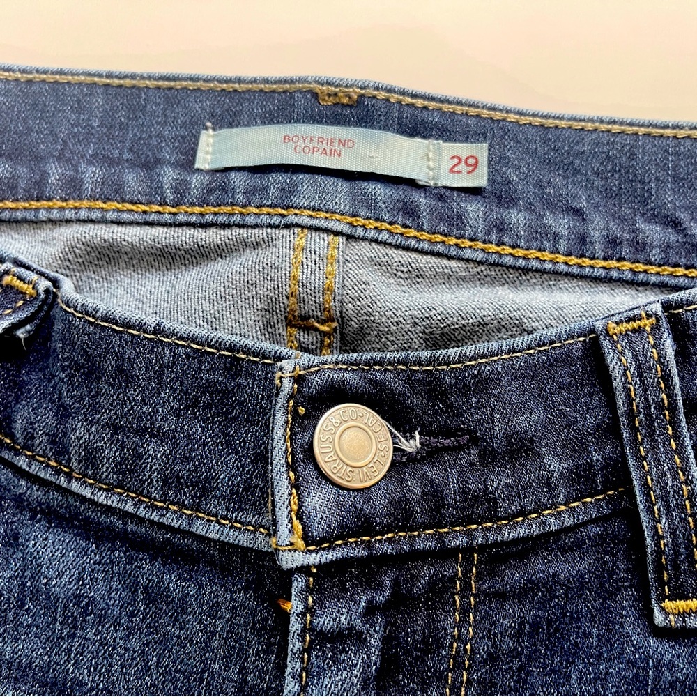 Levi’s boyfriend crop dark wash size 29